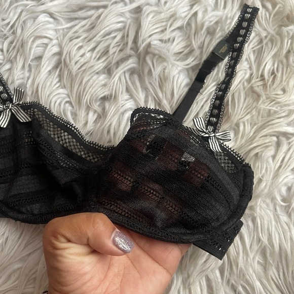 nwt victoria secret unlined bra - Picture 3 of 5